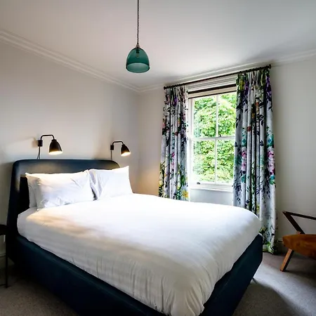 7 St Martin's Lane *