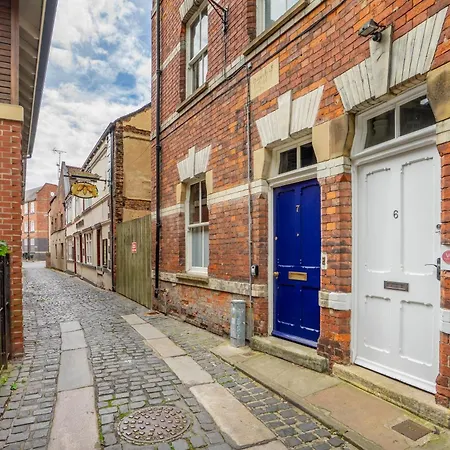 7 St Martin's Lane *